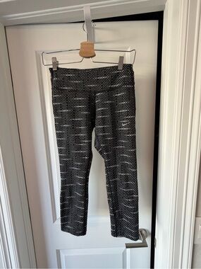 Nike Dri-Fit Cropped Athletic Leggings